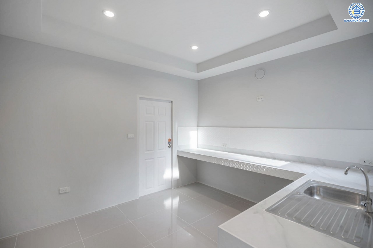 บ้านมือสองตกแต่งใหม่ โครงการ เพอร์เฟคเพลส ราชพฤกษ์ บ้านเดี่ยว จากแบรนด์ Property Perfect เนื้อที่ 56.2 ตร.ว. ฟังก์ชัน 3 ห้องนอน 3 ห้องน้ำ  1 ห้องอเนกประสงค์ จอดรถได้ 2 คัน กับทำเลโซนเมือง ที่เชื่อมต่อหลากหลายเส้นทาง หน้าโครงการติดถ.ราชพฤกษ์ ใกล้รถไฟฟ้าสถานี "บางรักน้อยท่าอิฐ"